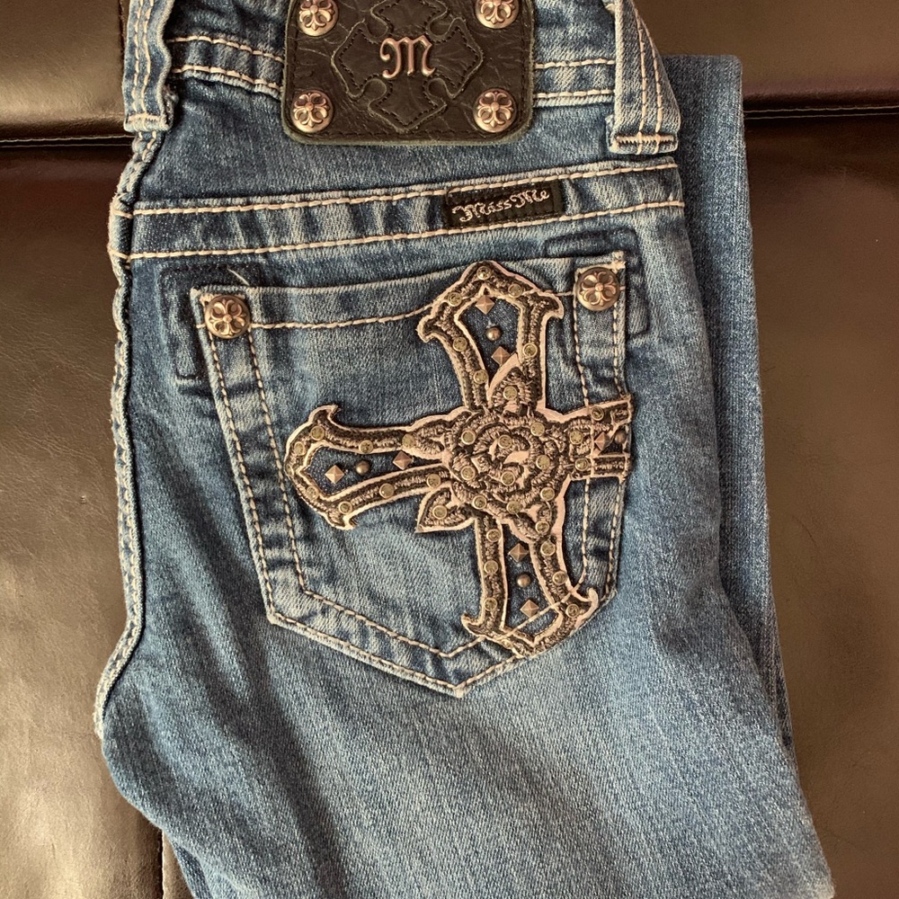 Size 25 miss me jeans *FREE GIFT W/ PURCHASE*